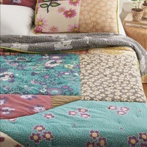 Reversible “Prairie Quilt” from Urban Outfitters